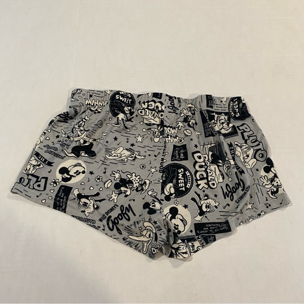 Disney Women's Shorts - Black and White Goofy Print